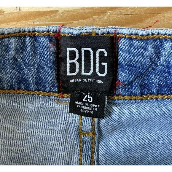 NWT BDG  Denim Shorts Size 25 Women’s Blue Roll Cuff MSRP $59 - Picture 6 of 10